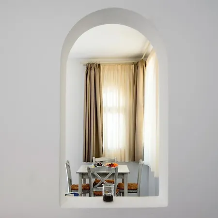 George Santorini Perivolos (Santorini)