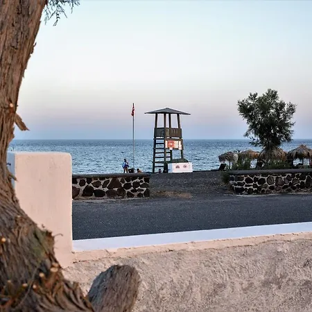 George Santorini Περίβολος